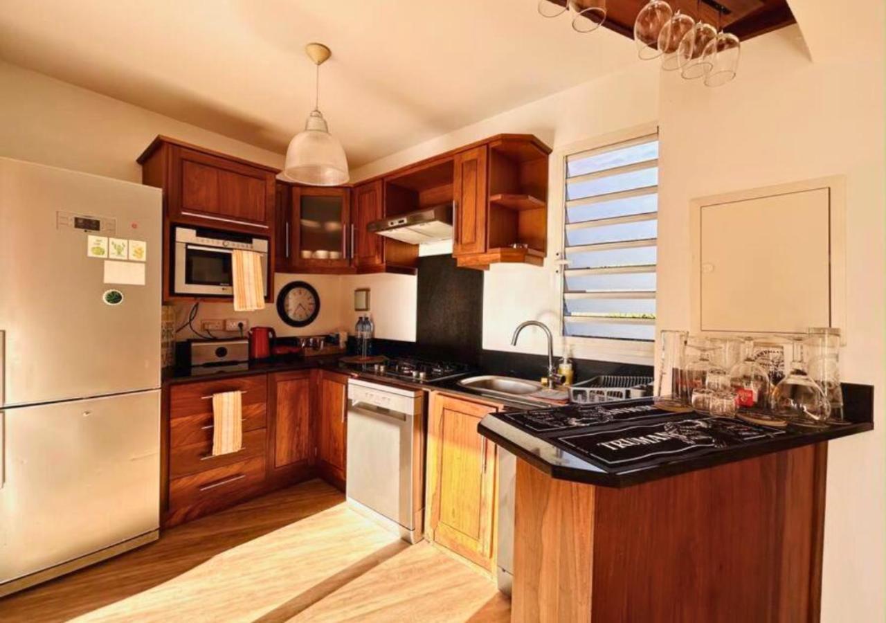 Scenic Riverfront 2 Bedroom Villa In Port Chambly Baie-du-Tombeau Exteriér fotografie